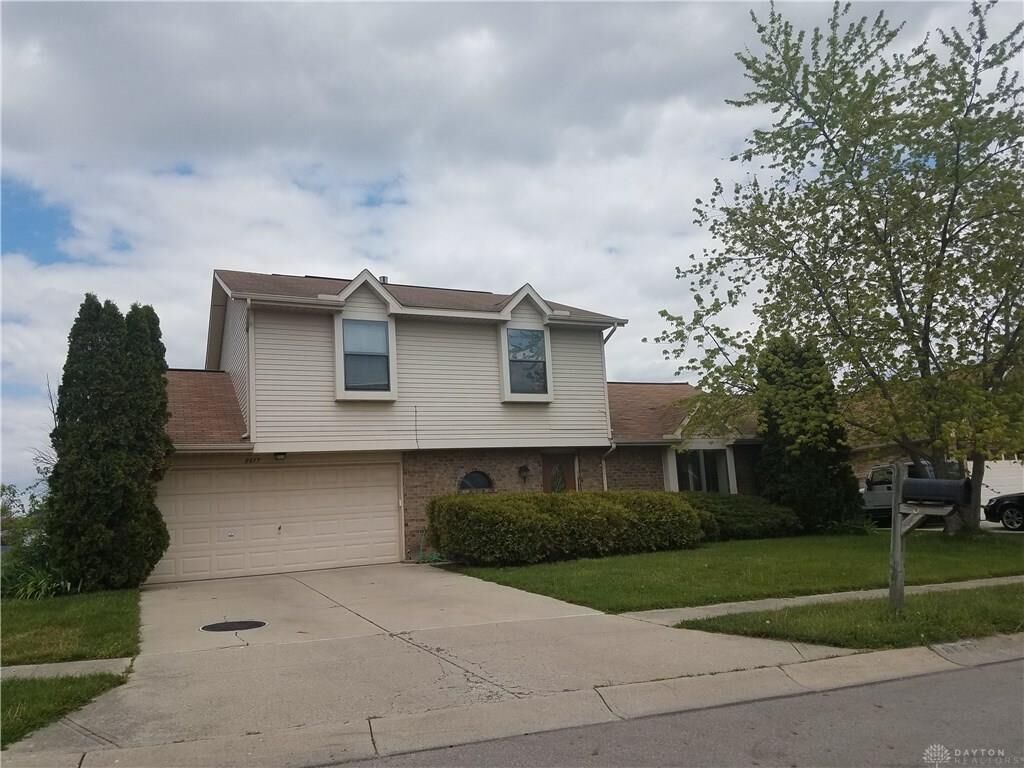 Property Photo:  8677 Deer Hollow Drive  OH 45424 