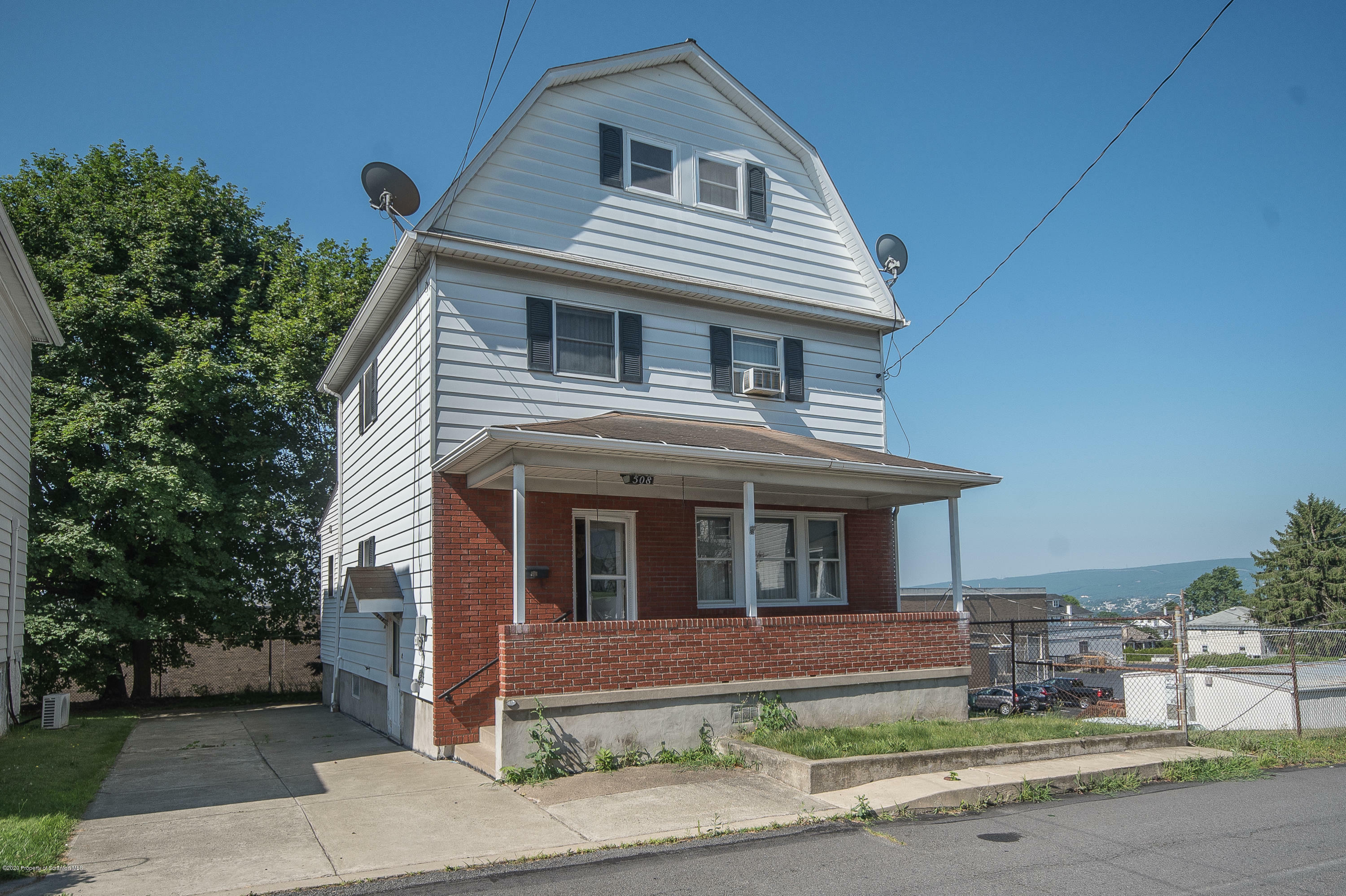 508 E Warren Street  Dunmore PA 18512 photo