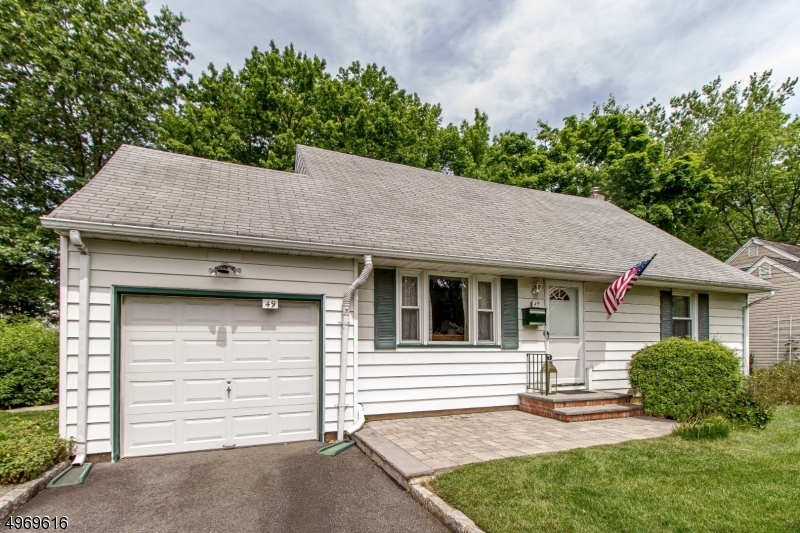 Property Photo:  49 Waldon Rd  NJ 07023 