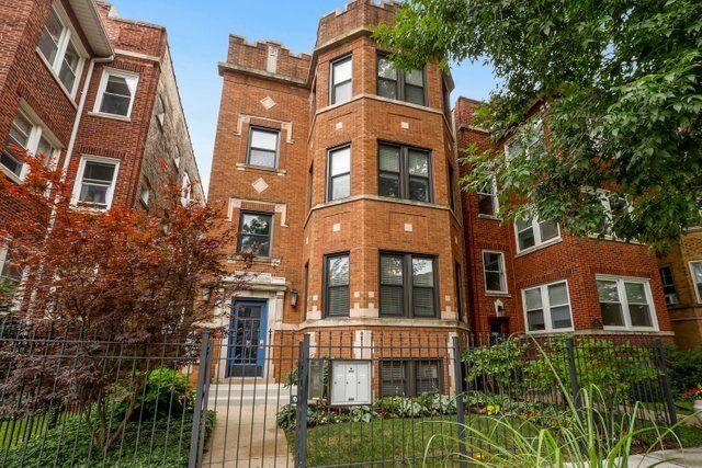 Property Photo: 2553 W Winnemac Avenue IL 60625