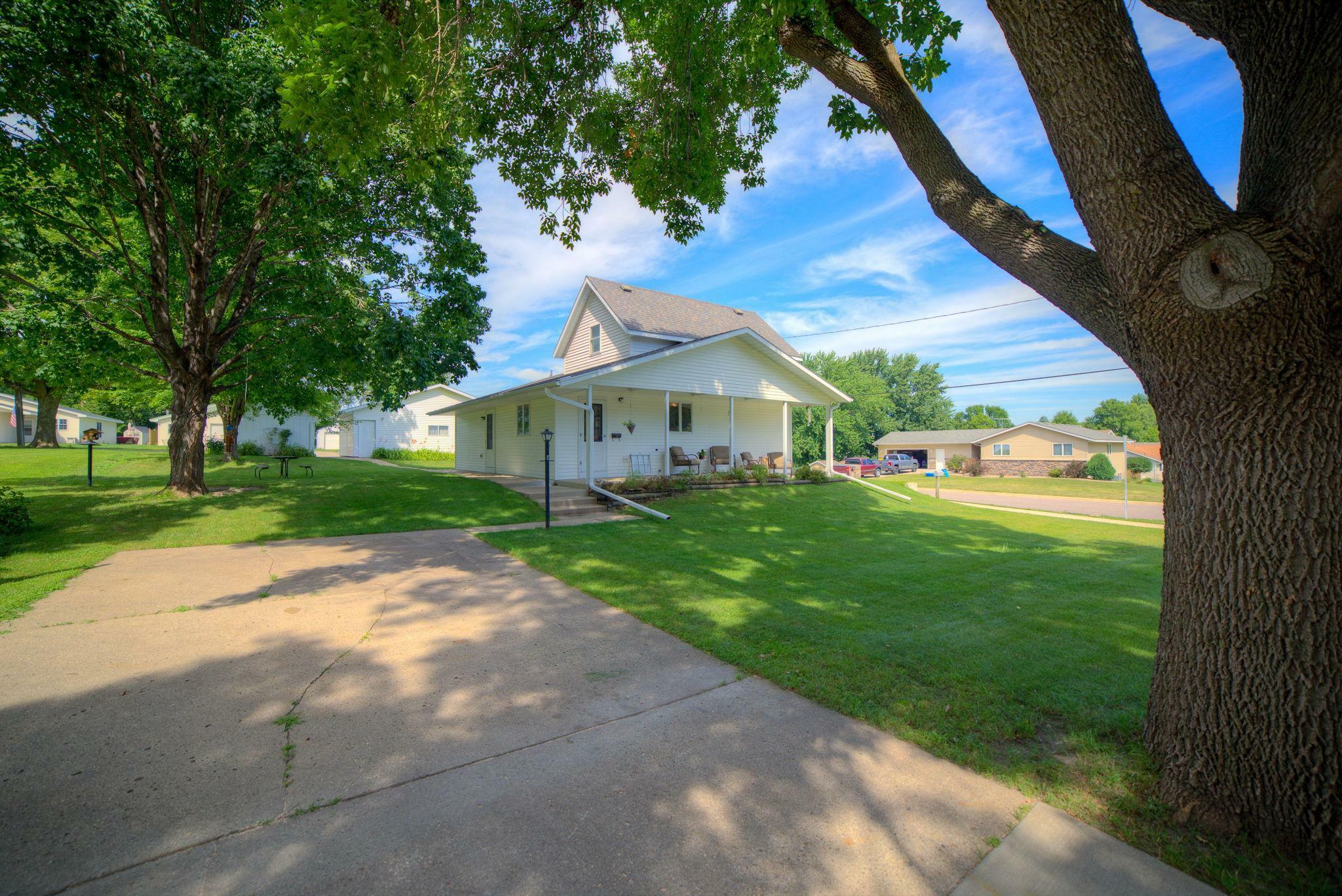 Property Photo:  425 E Forest Street  MN 56011 