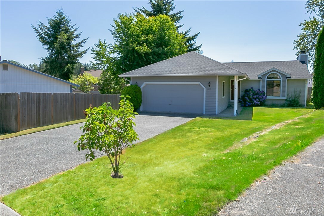 Property Photo:  1717 SW 326th Ct  WA 98023 