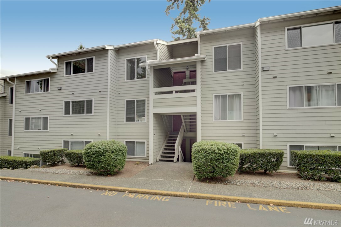 Property Photo:  20325 19th Ave NE B303  WA 98155 