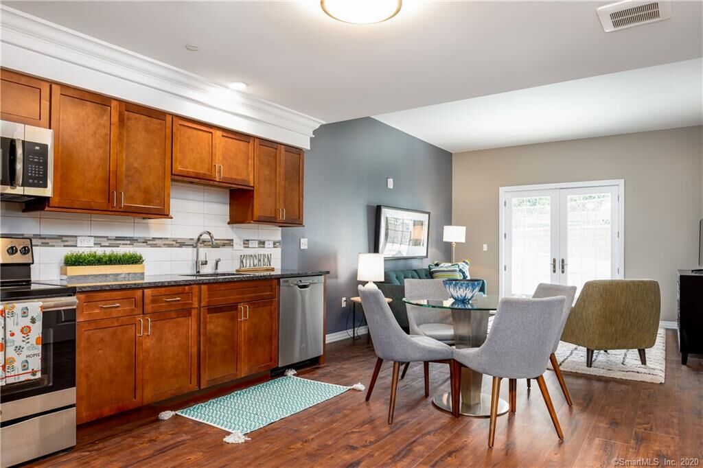 Property Photo:  719 Post Road 101  CT 06820