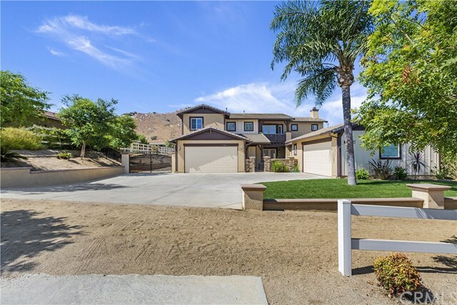 Property Photo:  180 Wild Horse Lane  CA 92860 