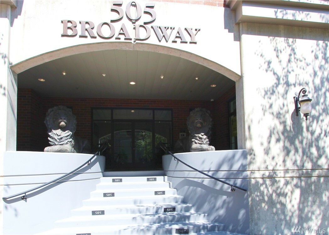 Property Photo: 505 Broadway 502 WA 98402