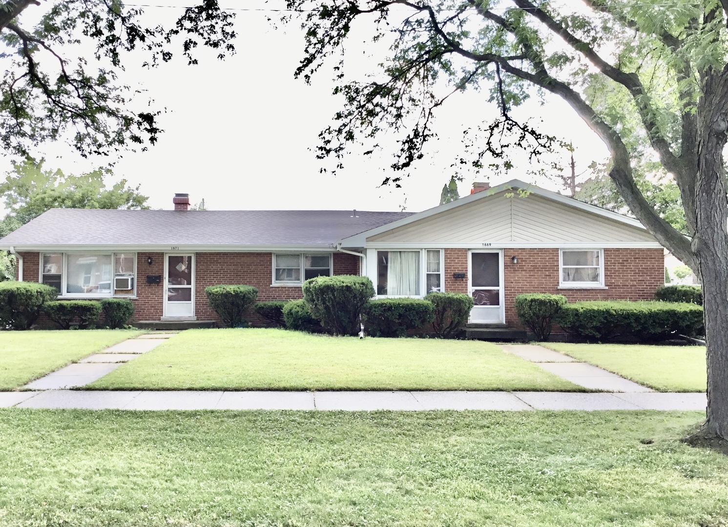 Property Photo: 1669 Howard Avenue IL 60018
