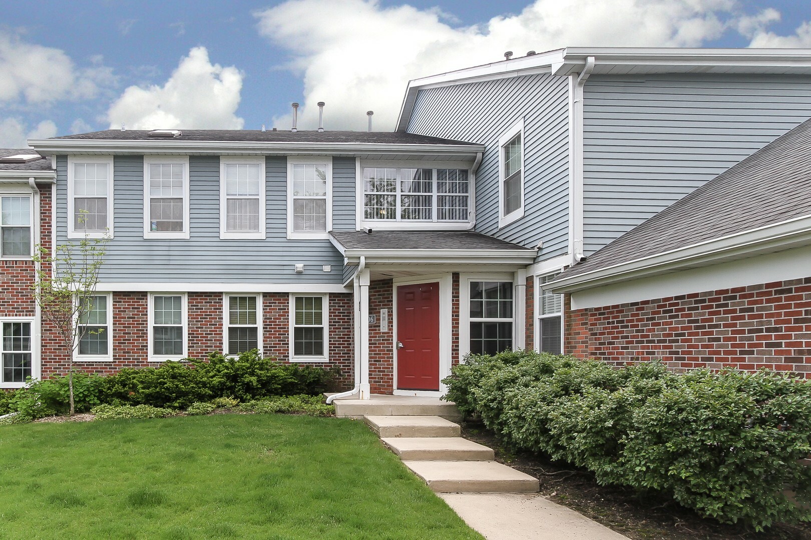 Property Photo: 206 West Jennifer Lane 6 IL 60067