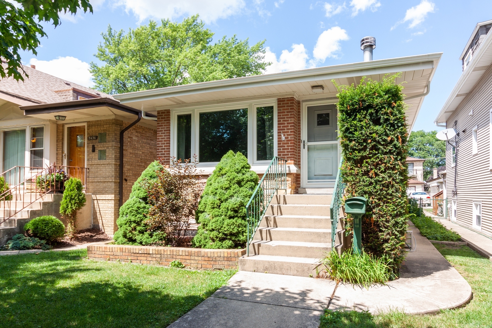 Property Photo:  5634 West Leland Avenue  IL 60630 