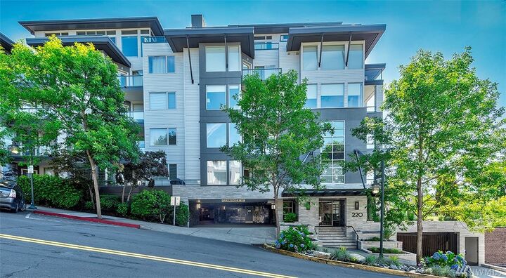 Property Photo: 220 1st Street 302 WA 98033