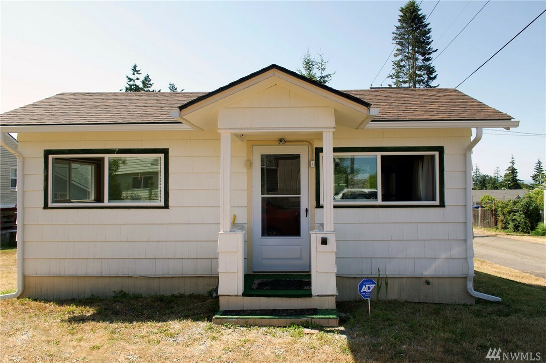 Property Photo:  1311 W 10th  WA 98363 