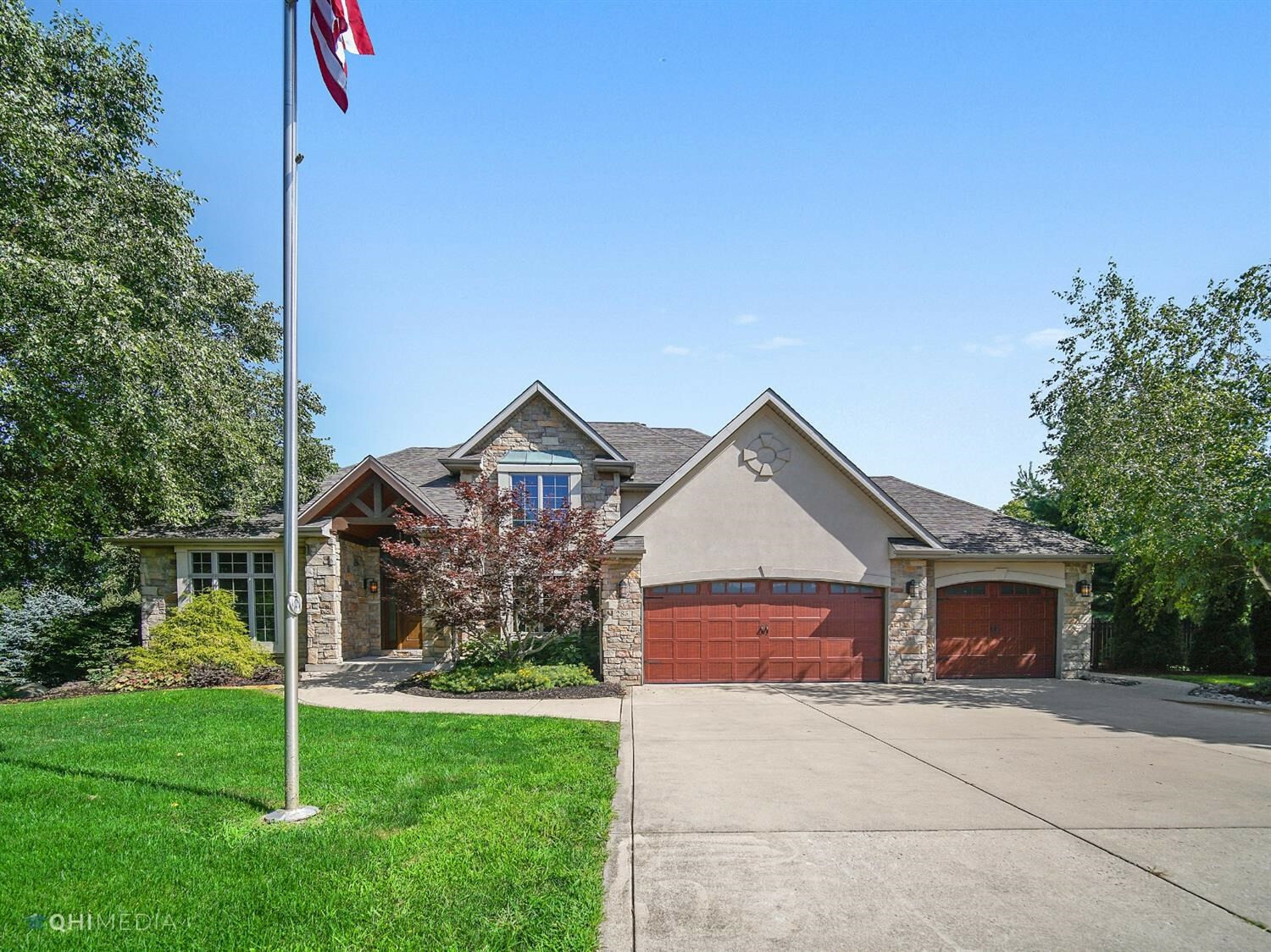 Property Photo: 285 E 400 IN 46383