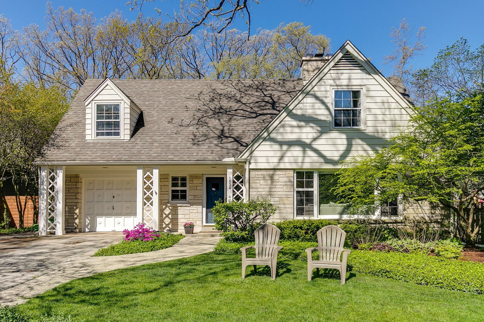 Property Photo: 1534 Sherwood Road IL 60035