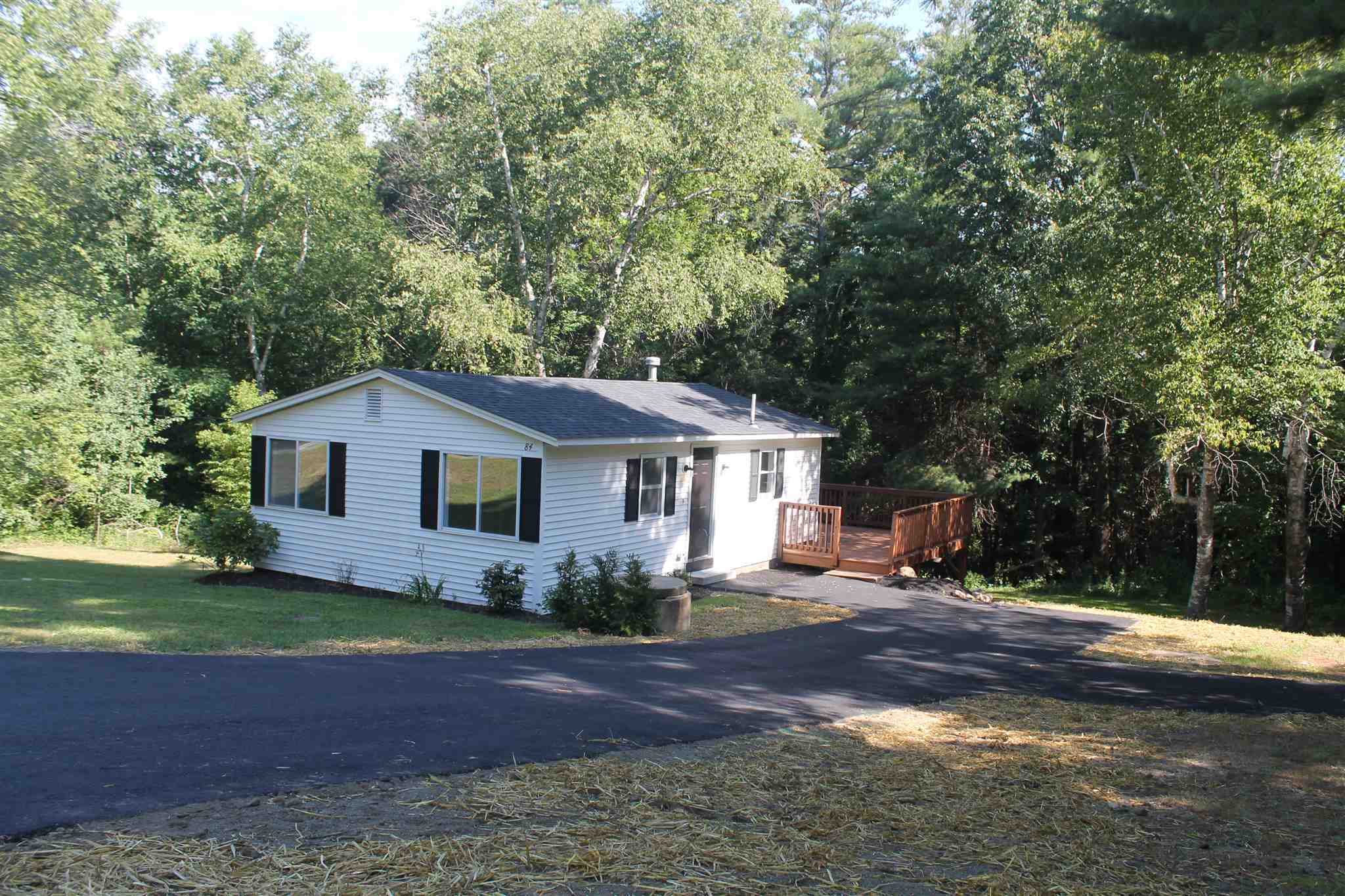 Property Photo:  84 Appletree Road  NH 03032 