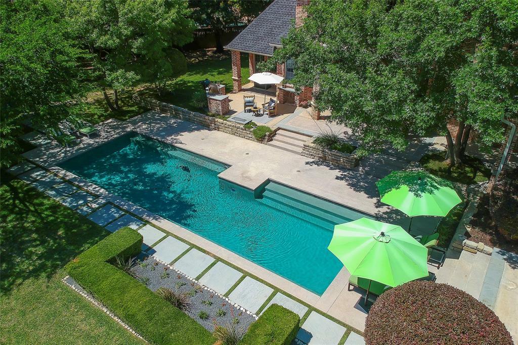 Property Photo: 200 Brookview Court TX 76092