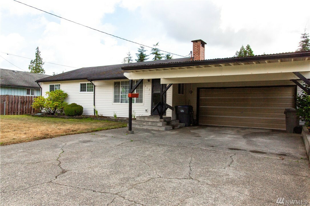 Property Photo:  817 Burns St  WA 98537 