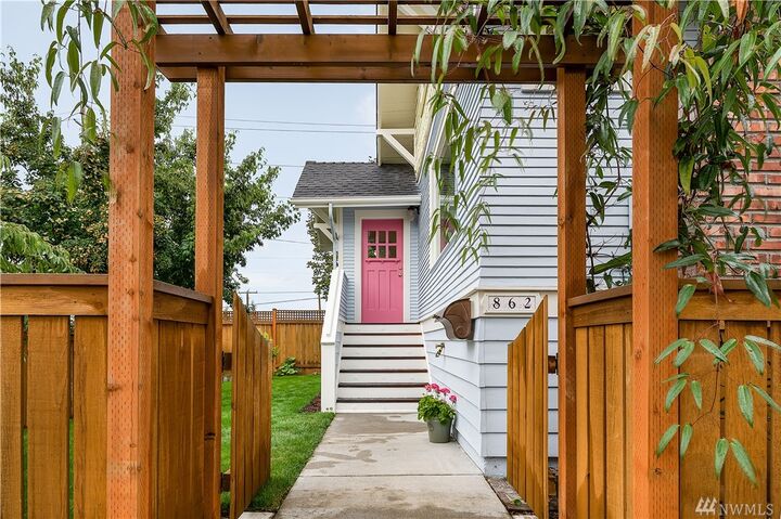 Property Photo:  862 NW  65th  WA 98117 