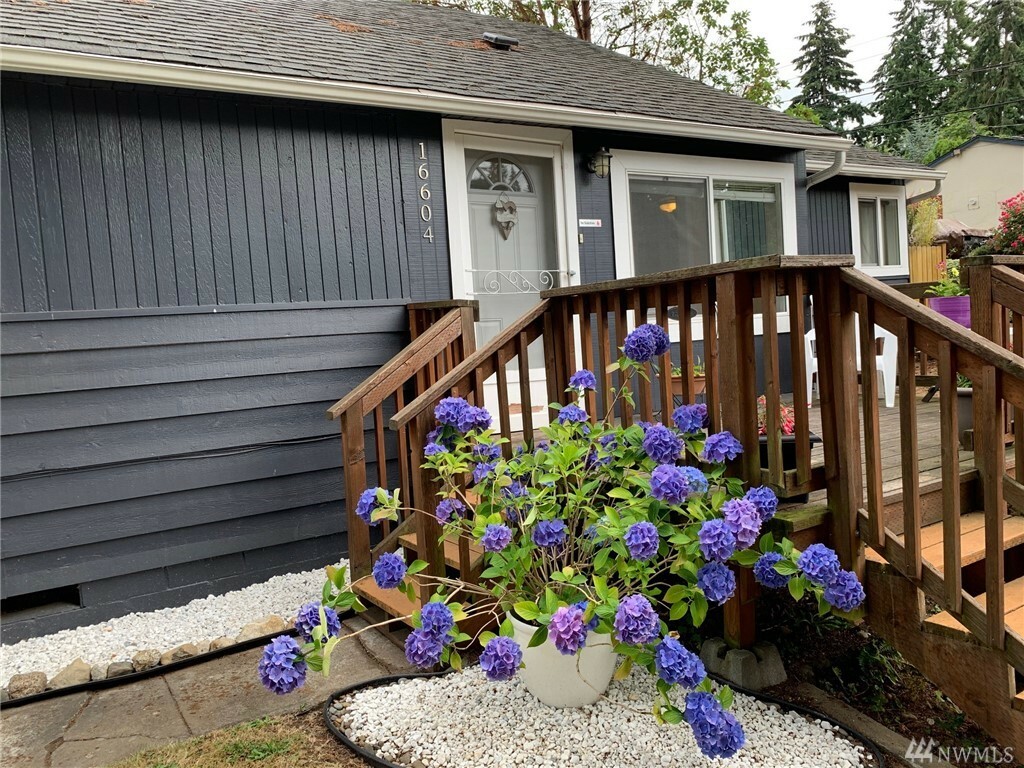 Property Photo:  16604 Wallingford Ave N  WA 98133 