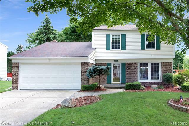 Property Photo: 1878 Farmbrook Dr MI 48098