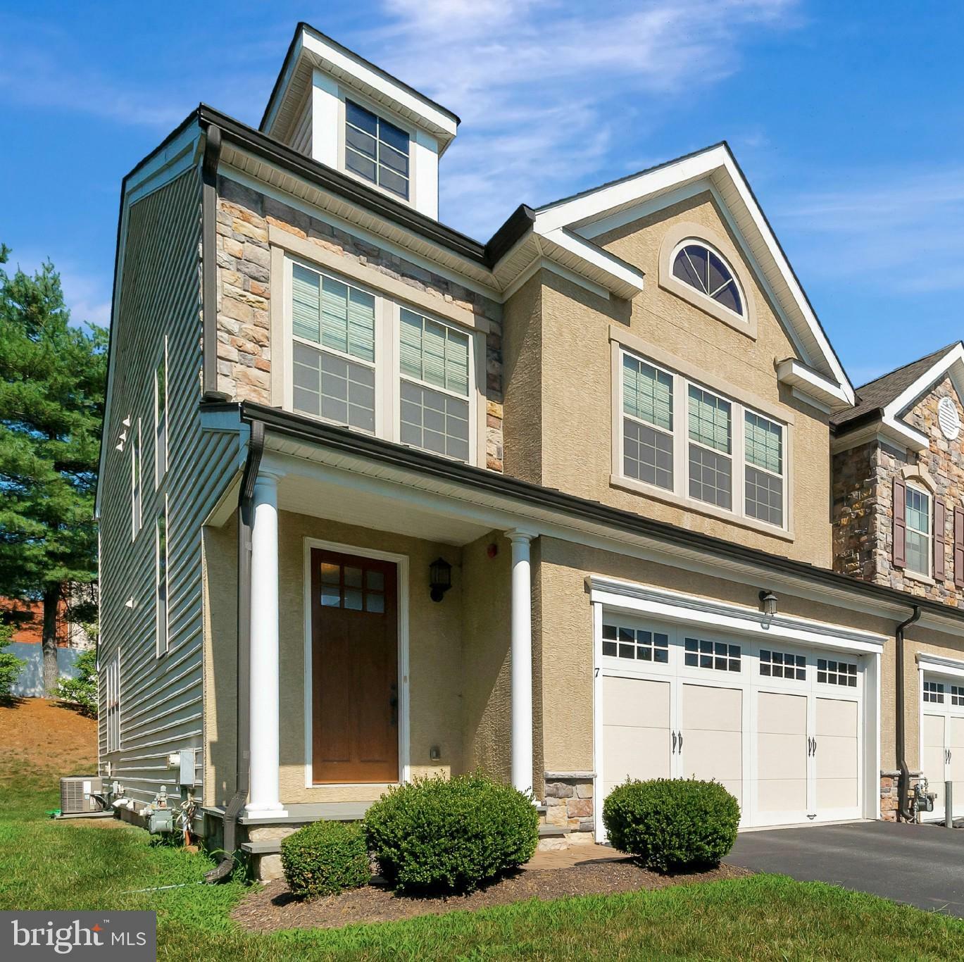 Property Photo: 7 Stonehaven Circle PA 19342