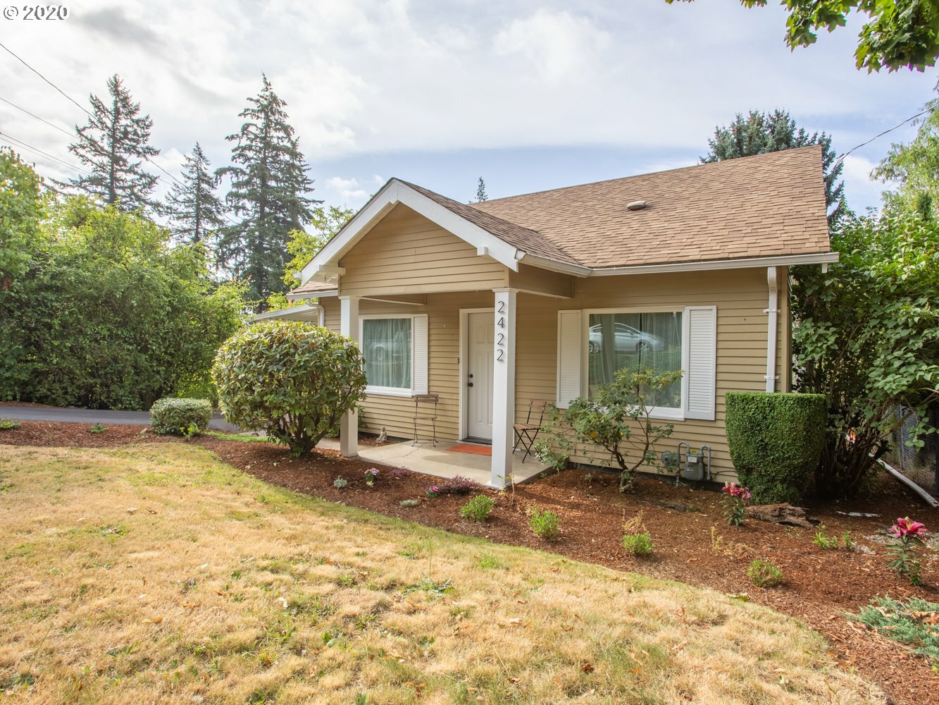 Property Photo:  2422 SW 6th Ave  WA 98607 