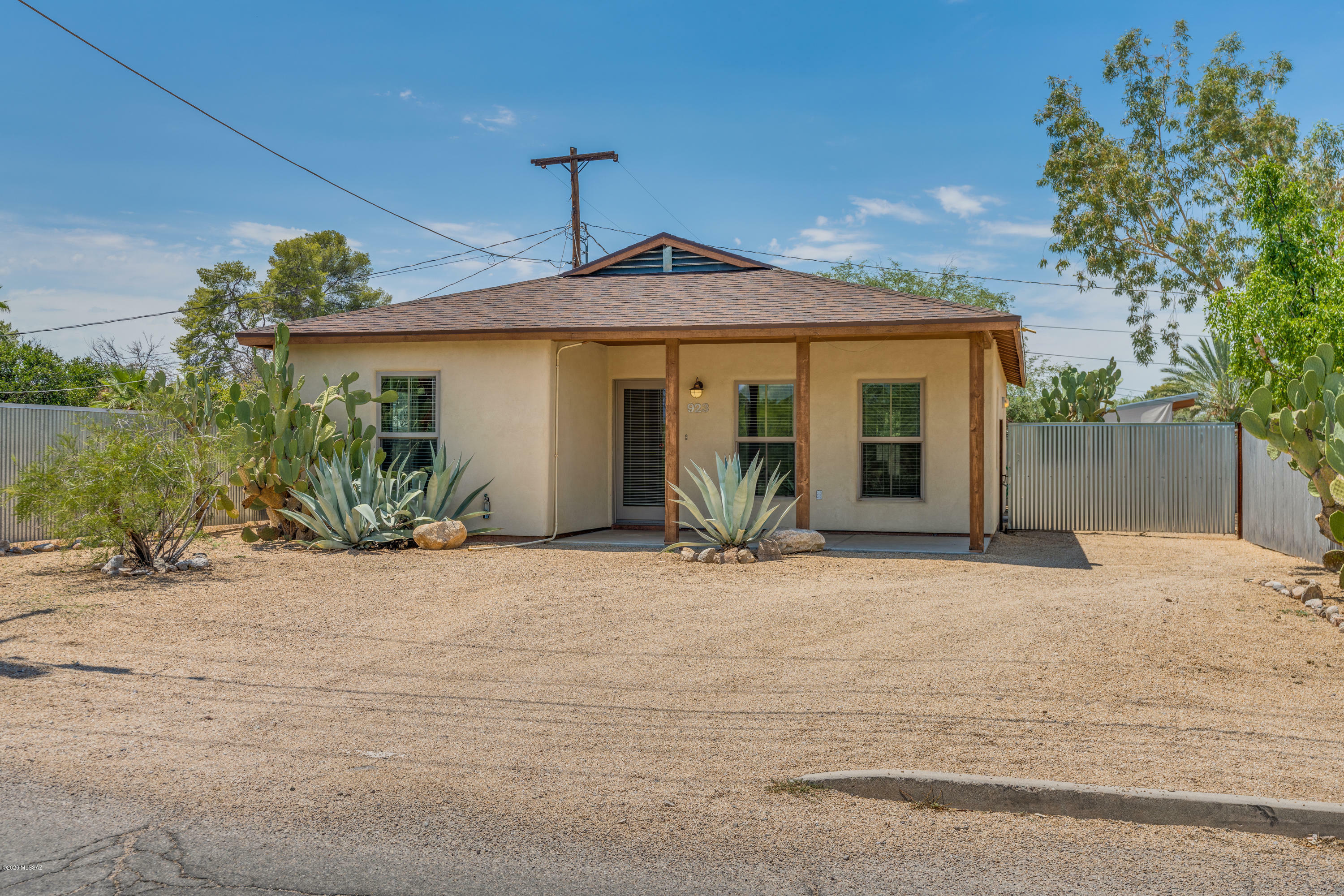 Property Photo:  923 N Arcadia Avenue  AZ 85711 