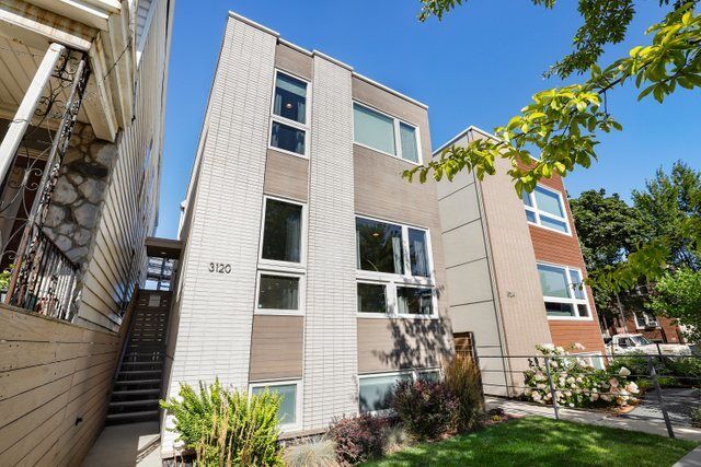 Property Photo: 3120 N Sacramento Avenue IL 60618
