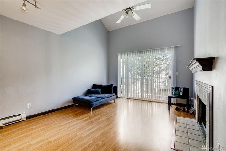 Property Photo:  810 Pike St NE E13  WA 98002 
