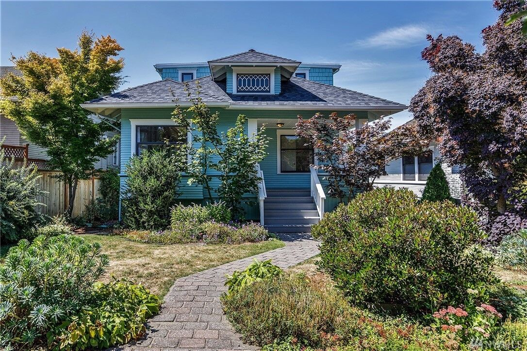 Property Photo:  2415  7th Avenue W  WA 98119 