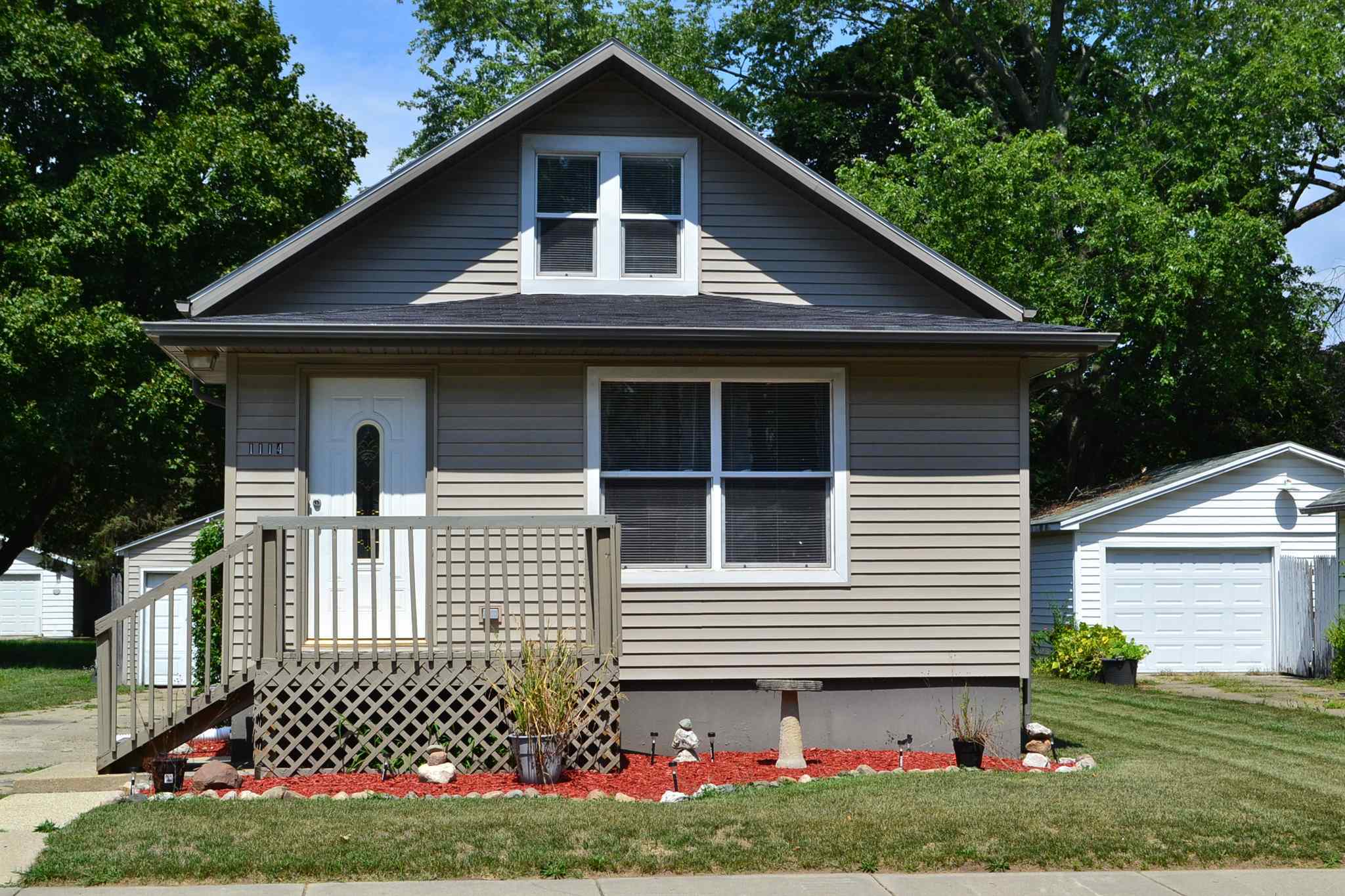 Property Photo:  1114 Grant Street  IN 46514 