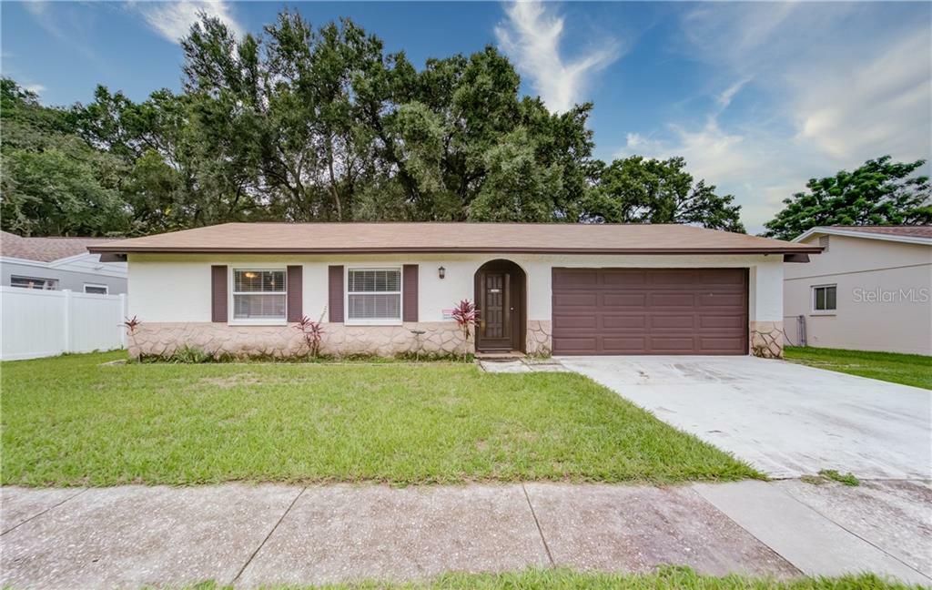 Property Photo:  717 Regent Circle S  FL 33511 