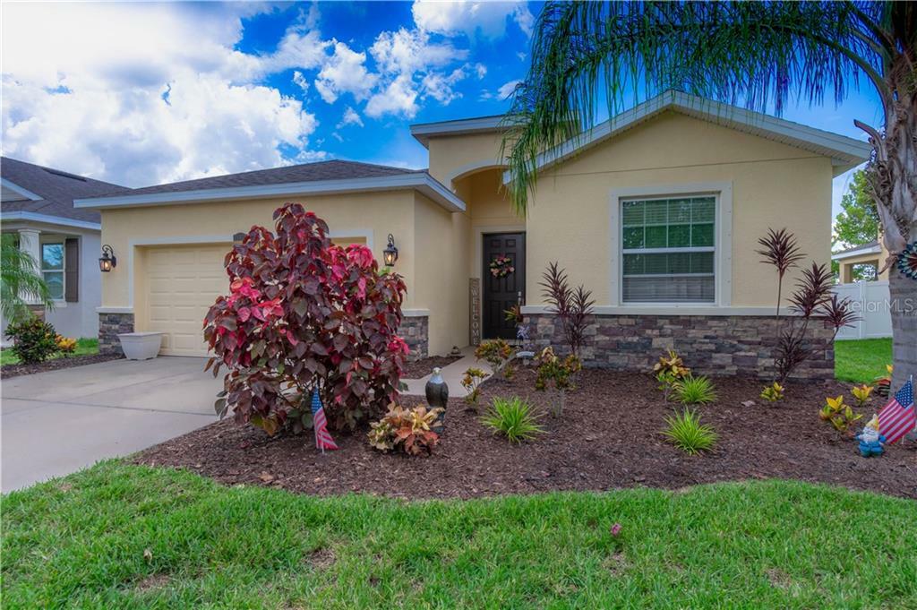 Property Photo:  11601 Warren Oaks Pl  FL 33578 