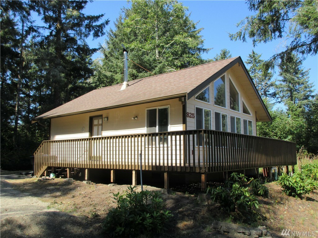 Property Photo:  825 Duck Lake Dr NE  WA 98569 