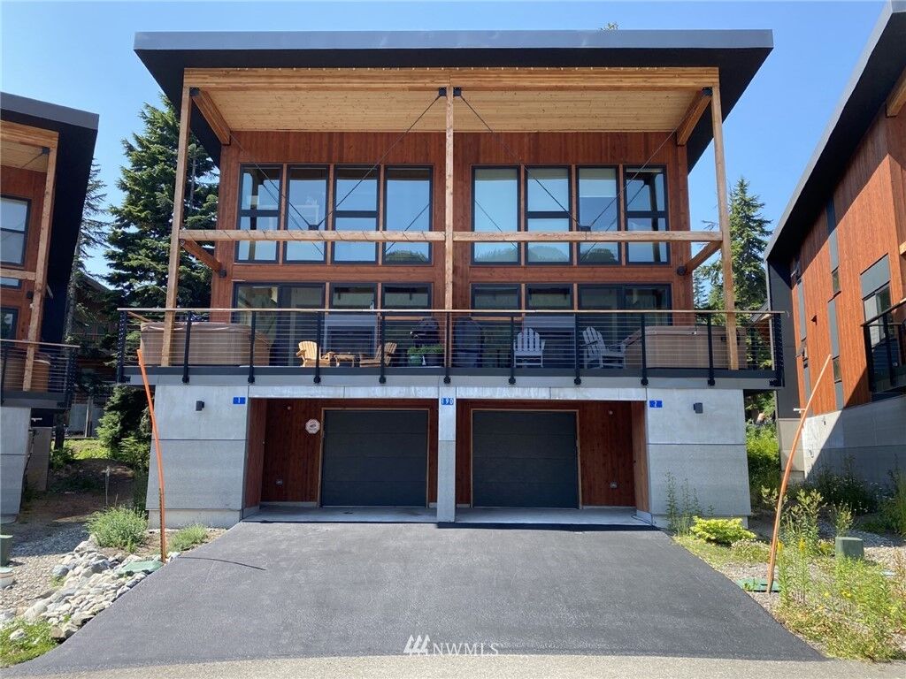Property Photo:  190  Pass Life Way 1  WA 98068 