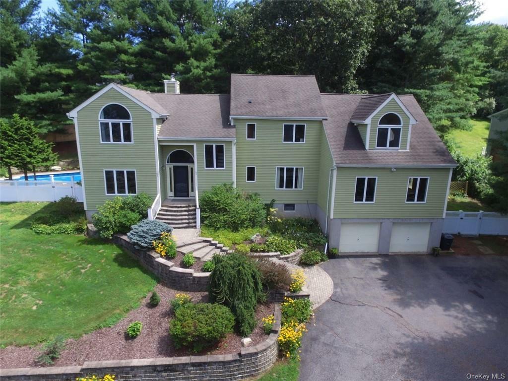 Property Photo:  4 Meadowbrook Court  NY 10509 