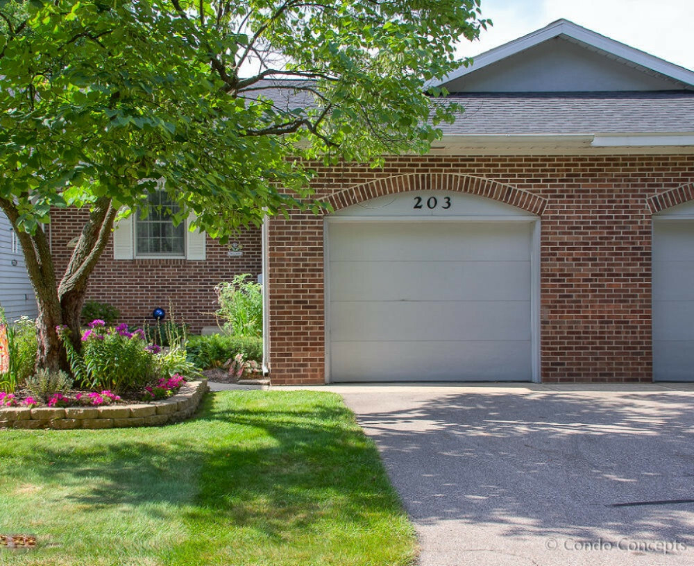 Property Photo:  203 Laurelwood Court SW  MI 49548 