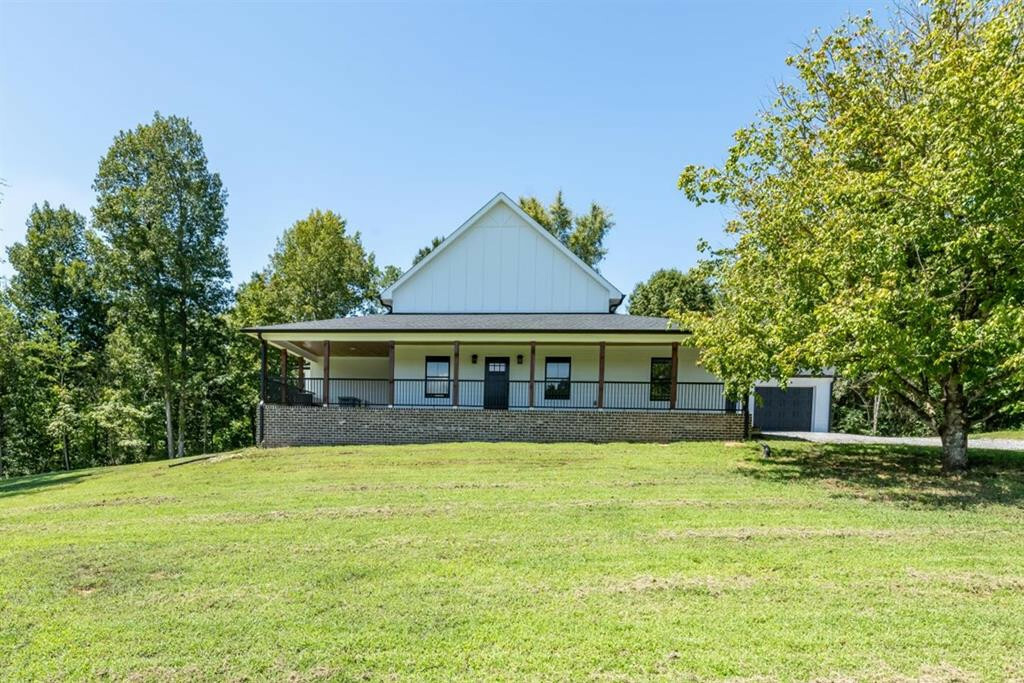 Property Photo:  422 County Road 754  TN 37370 