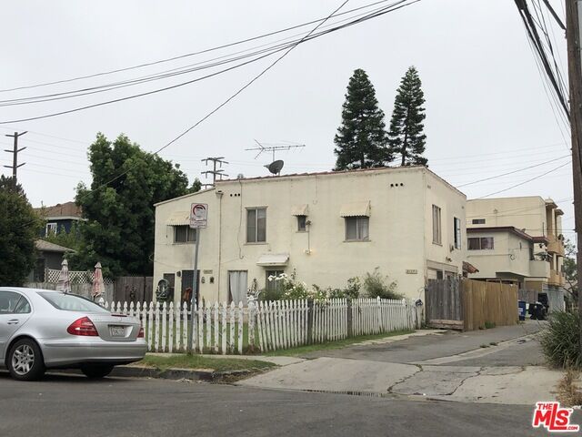 Property Photo:  3817 Moore St  CA 90066