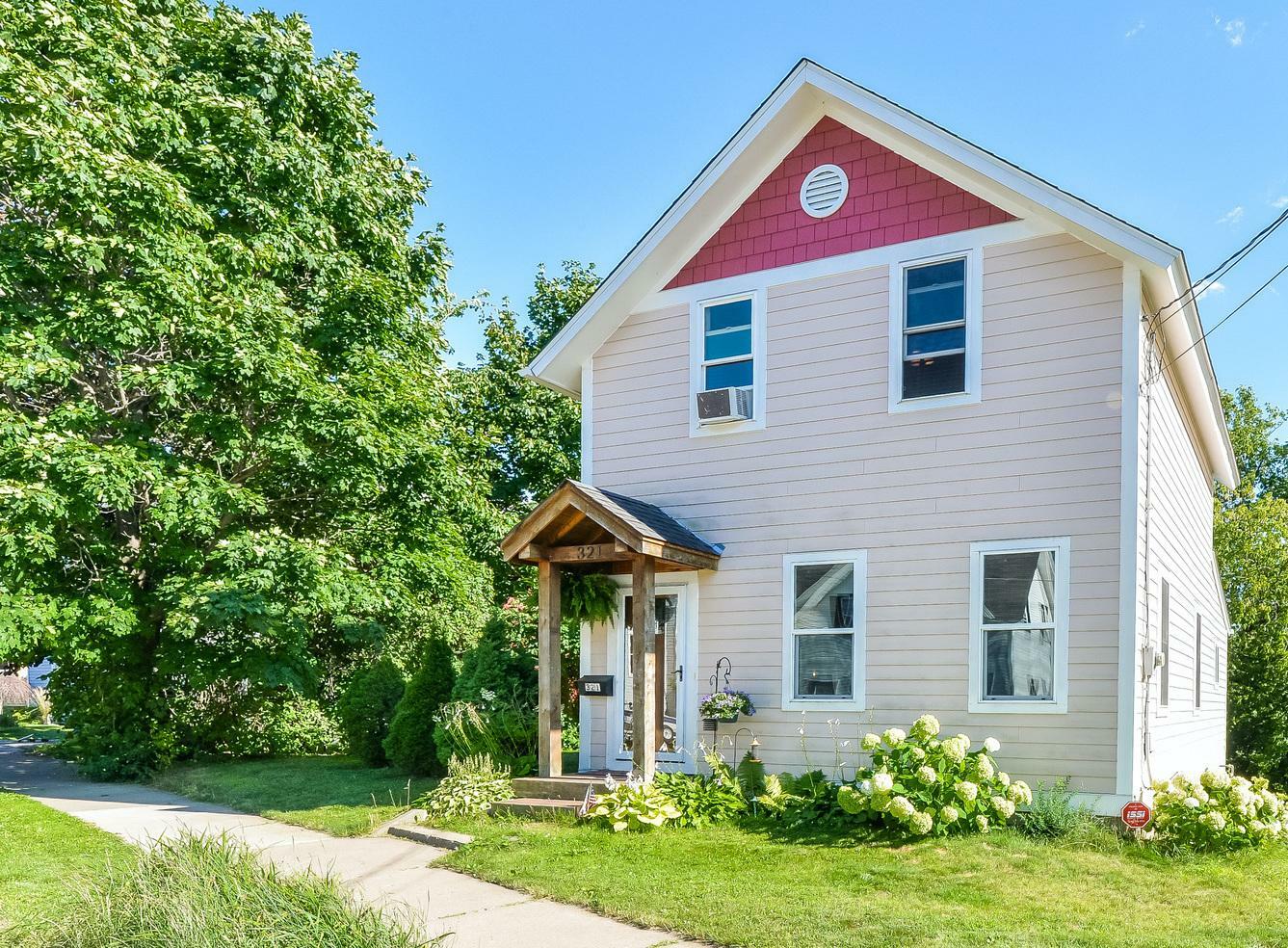 Property Photo:  321 Laurel Street W  MN 55082 