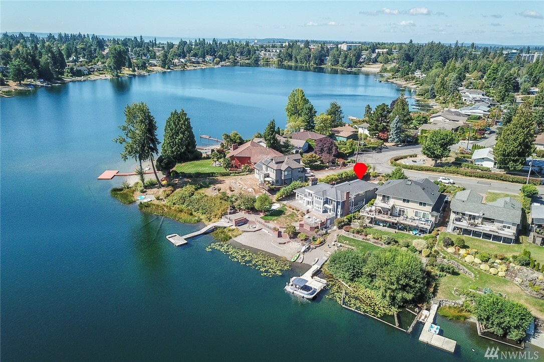 Property Photo: 19250 39th Ave S WA 98188