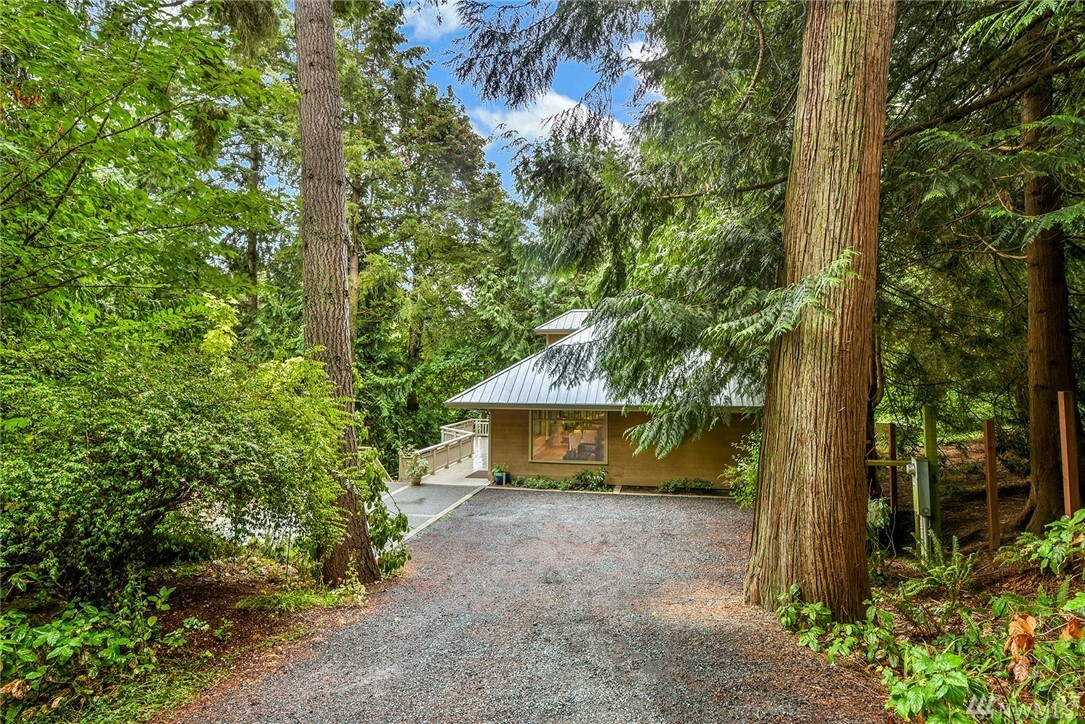 Property Photo: 6695 NE Bayview Boulevard WA 98110