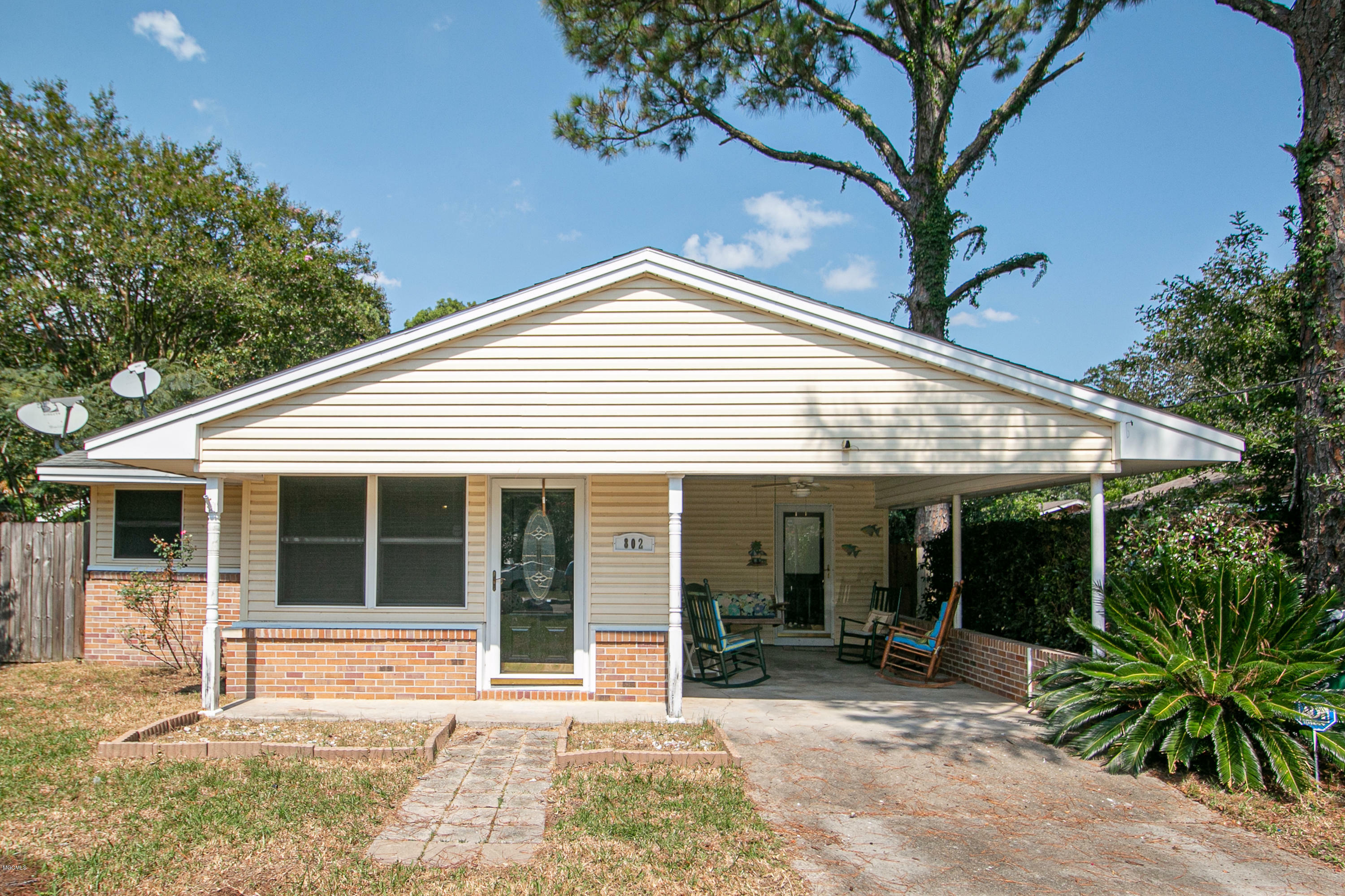 Property Photo:  802 Mills Avenue  MS 39501 