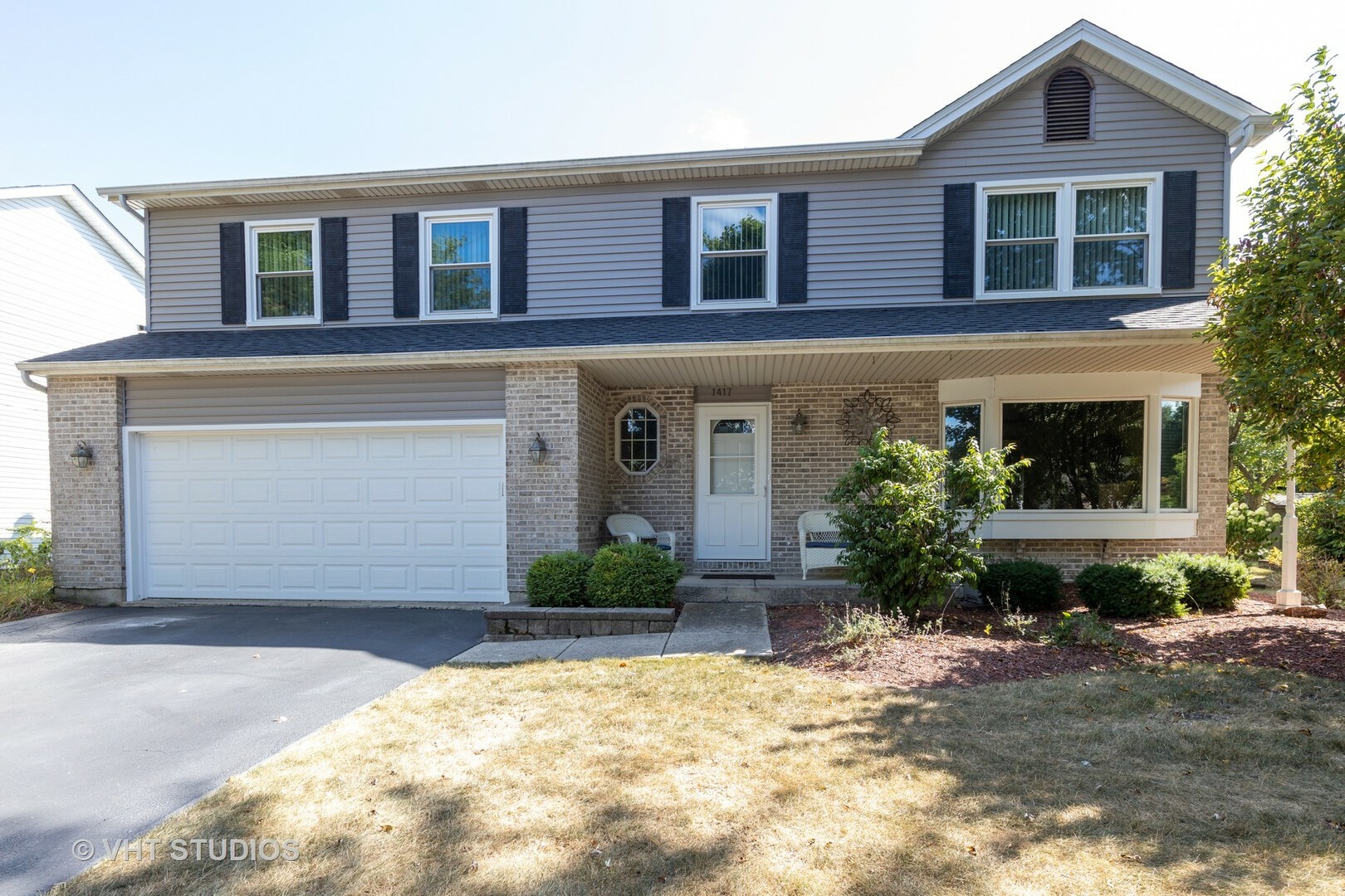 Property Photo: 1417 West Briarcliff Road IL 60490
