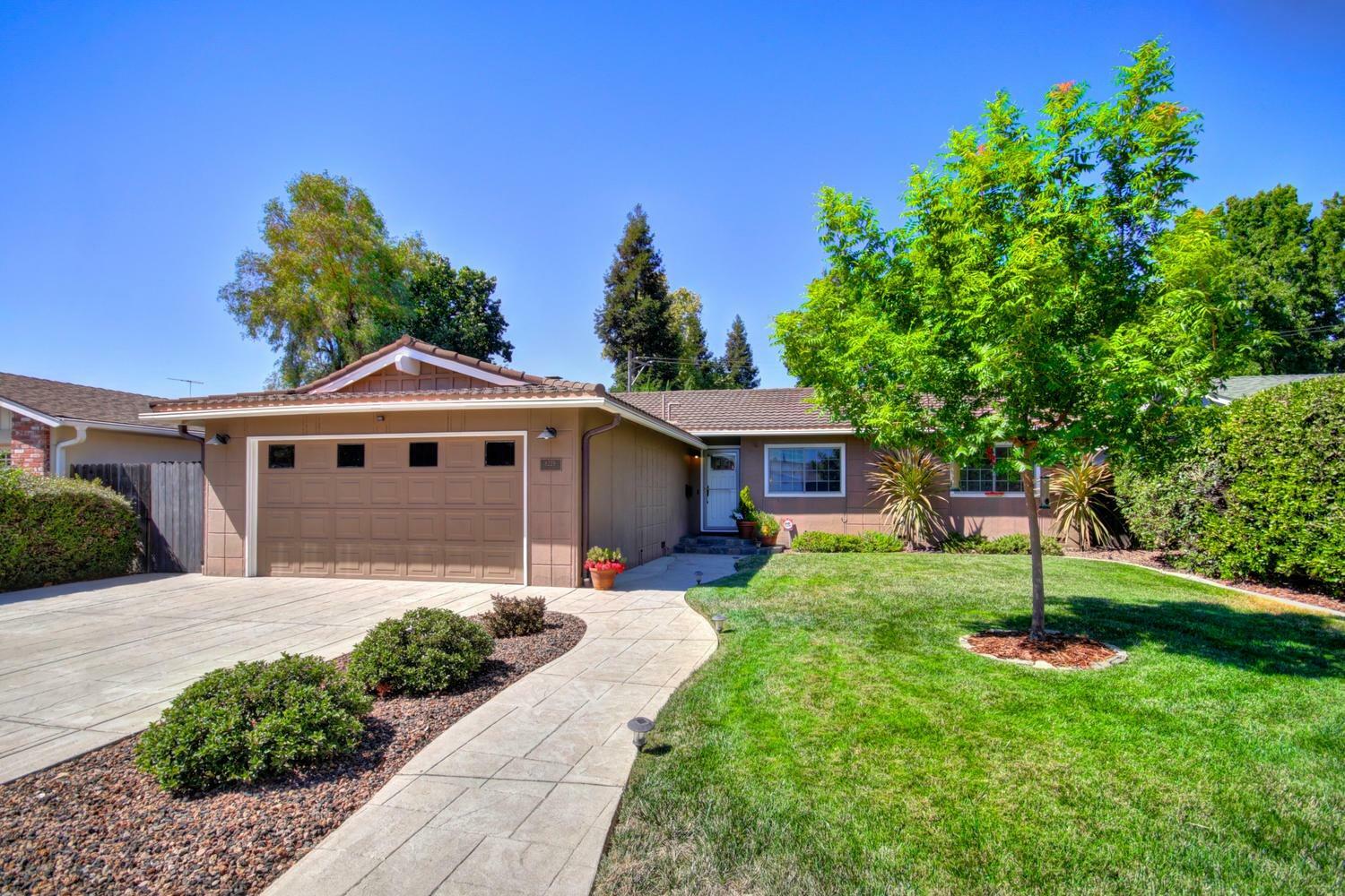 Property Photo:  8229 Citadel Way  CA 95826 