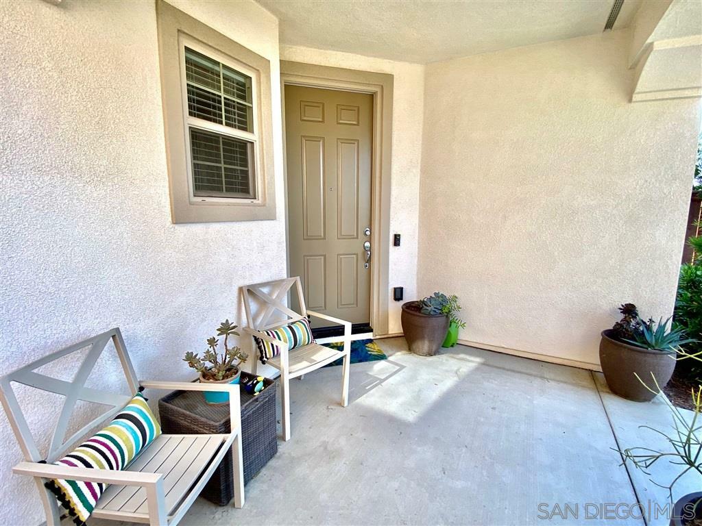 Property Photo:  358 Dahlia Way  CA 92020 