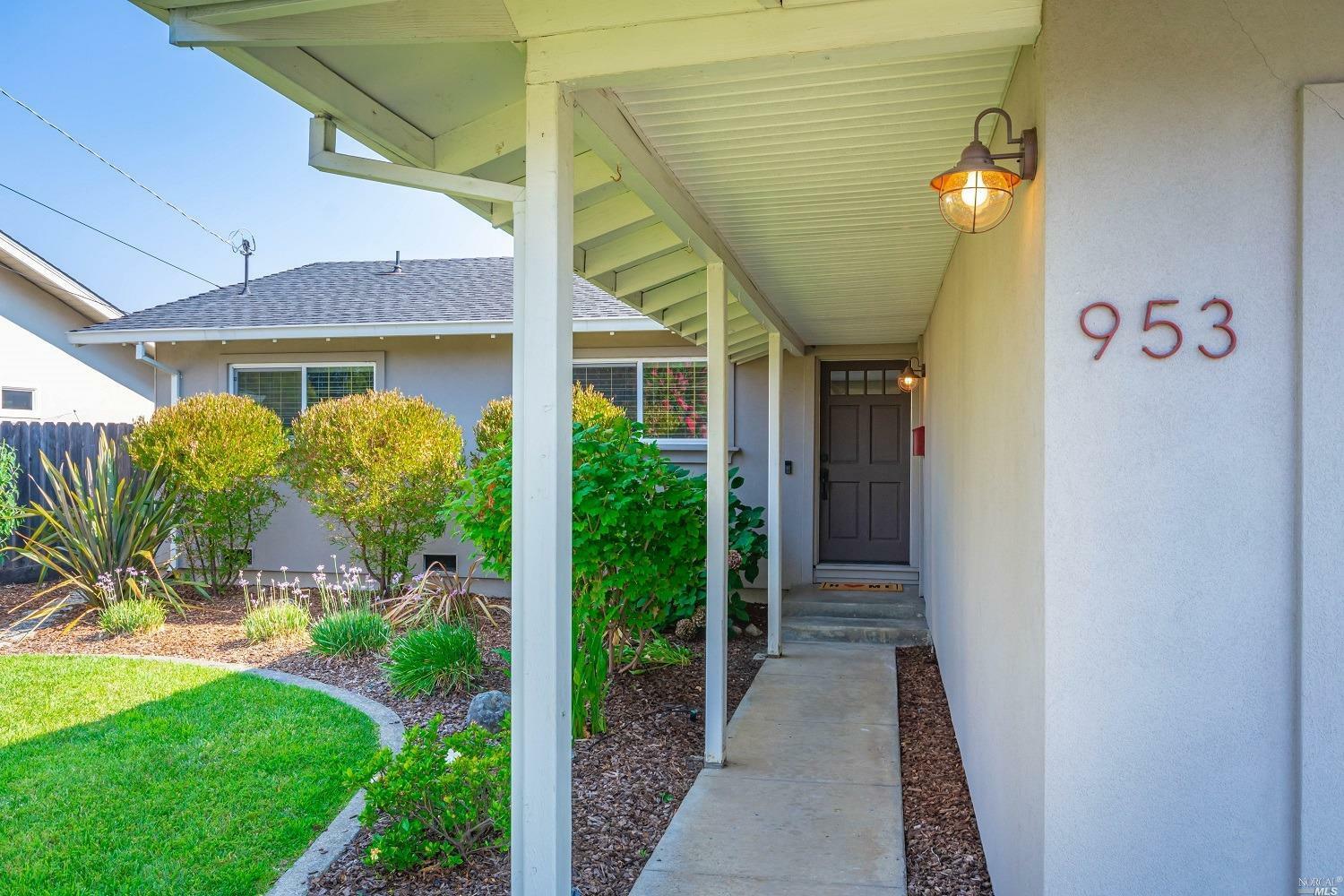 Property Photo:  953 Windsor Street  CA 94558 