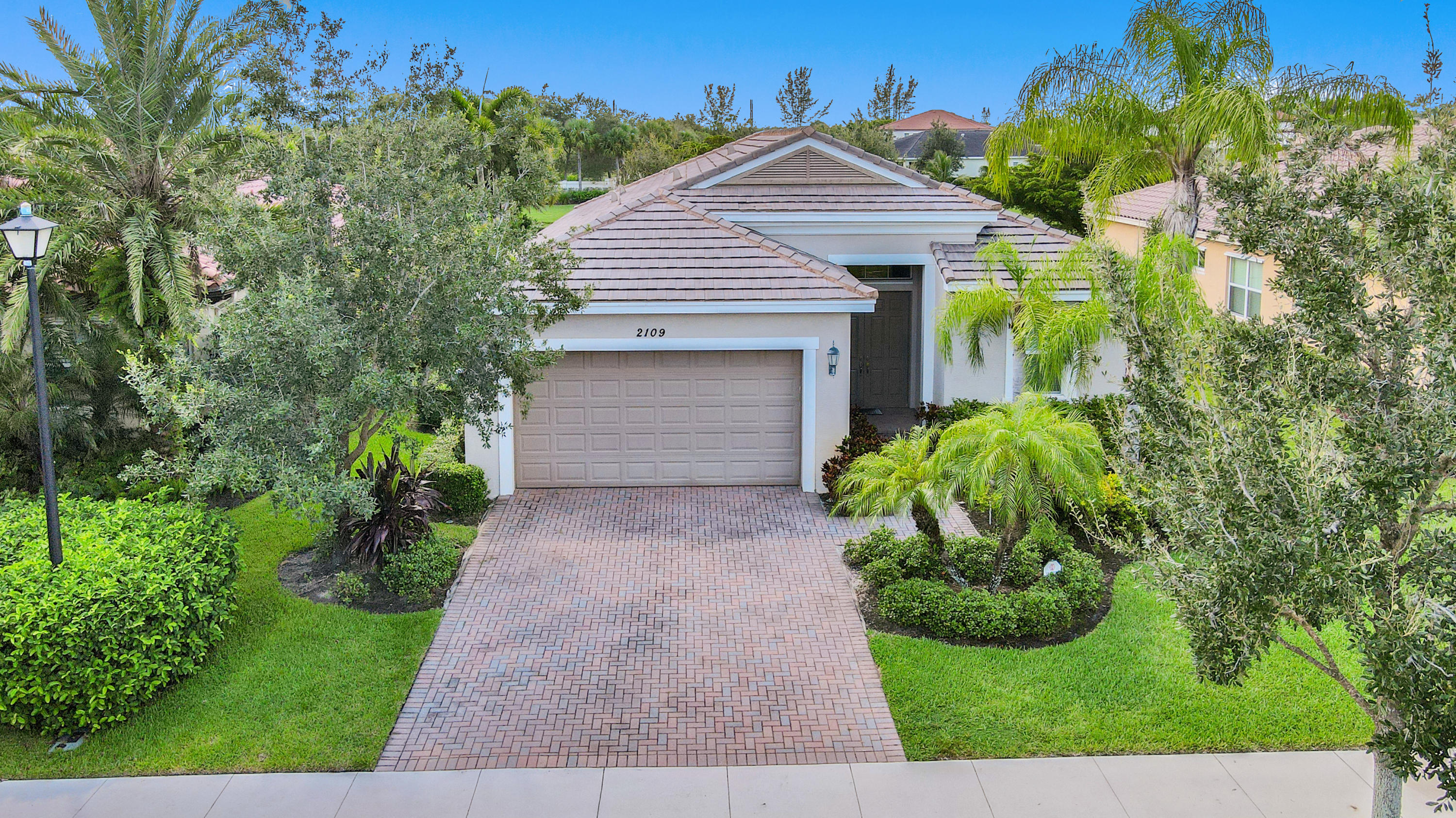 Property Photo:  2109 Belcara Court  FL 33411 