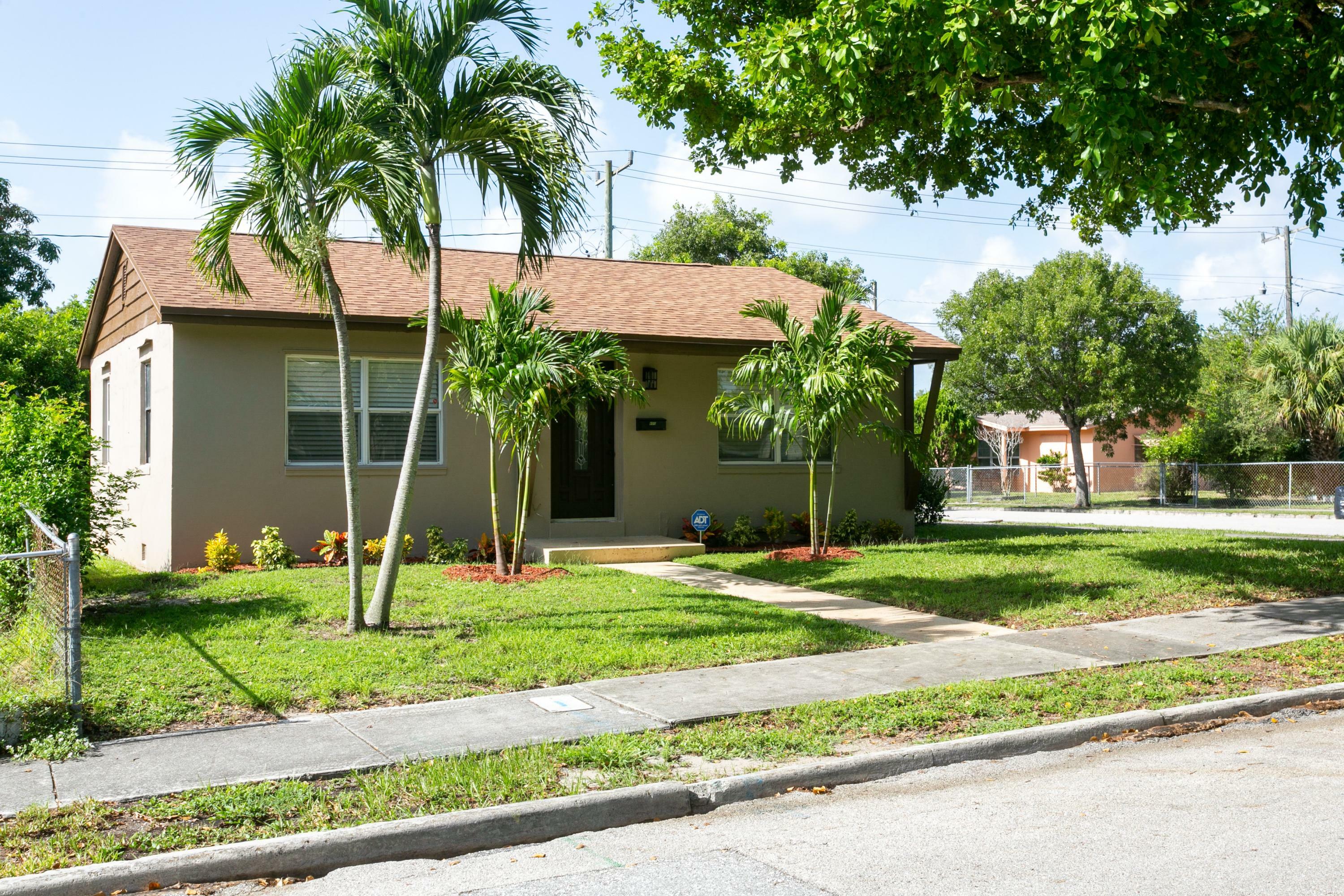 Property Photo:  850 30th Street  FL 33407 