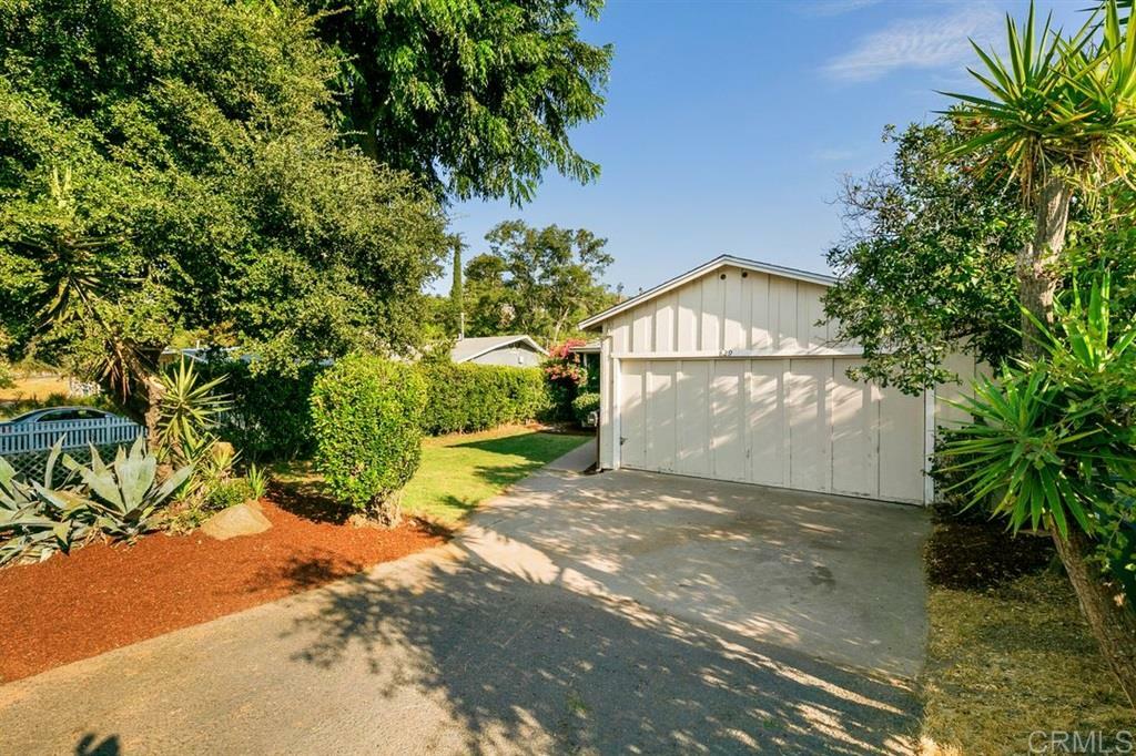 Property Photo: 829-31 E 5th Ave CA 92025