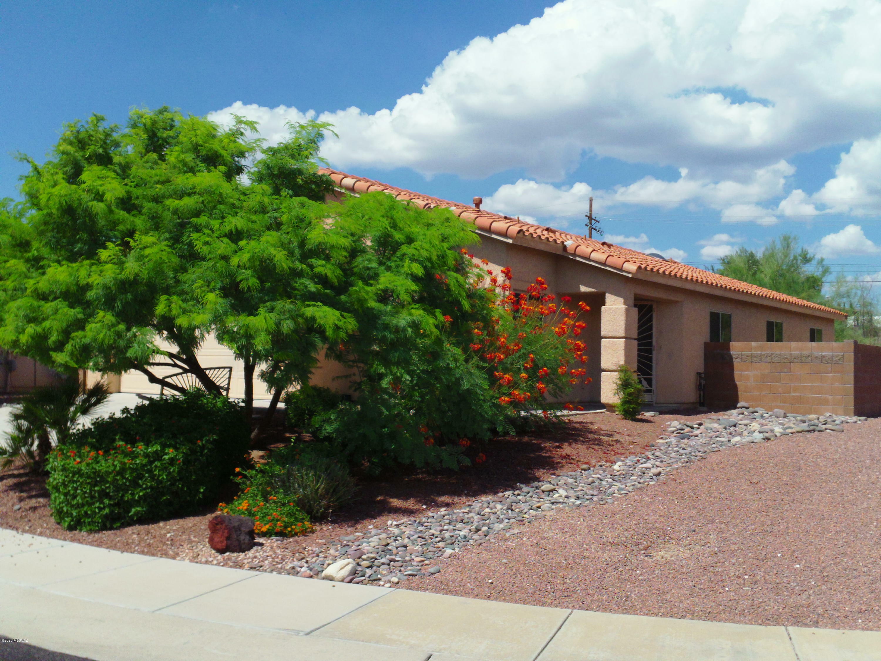 Property Photo:  486 W Paseo Rio Grande  AZ 85737 